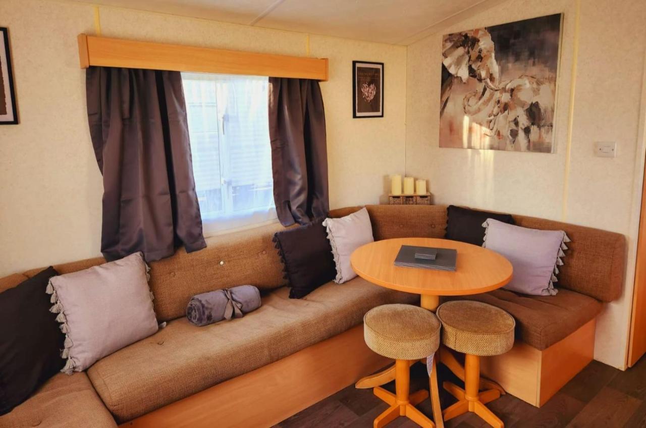Comfy Caravan On Marine Park Hotel Rhyl Bagian luar foto