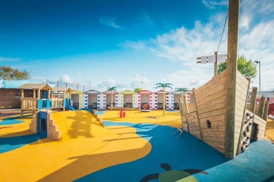 Comfy Caravan On Marine Park Hotel Rhyl Bagian luar foto